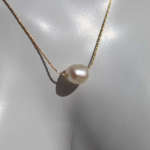 Stylish gold plated stainless steel necklace featuring freshwater pearl