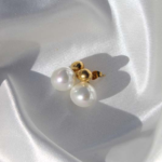 Gold plated stainless steel earrings with freshwater pearl.