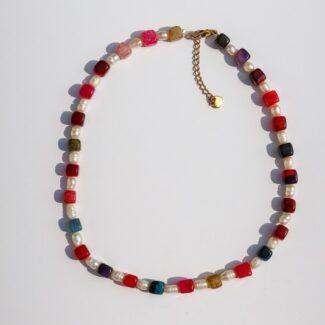 Necklace made with semiprecious gems and freshwater pearl